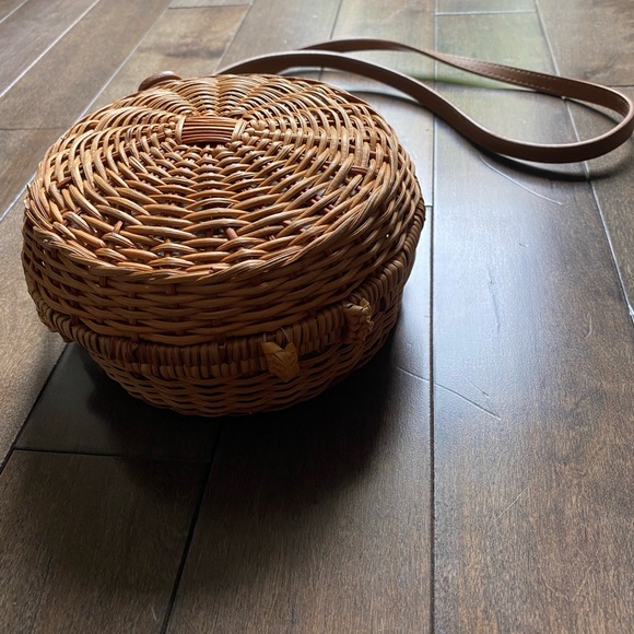 Straw Studios Rattan Crossbody Bag. Brown colour. - Picture 4 of 7